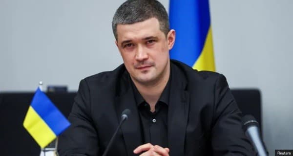 Sacked Ukrainian defence minister calls for presidential election