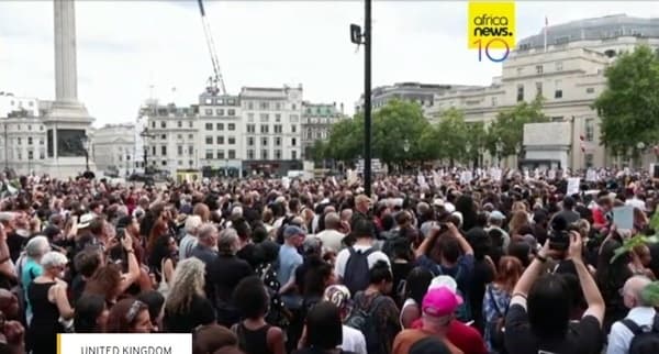 Thousands pay tribute to former Cambridge prof Jason Arday at London vigil