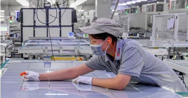 Trump imposes 15% tariff on key chip material to counter China
