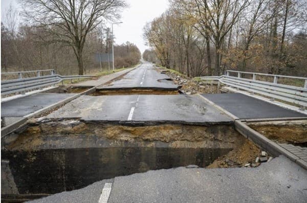 Assessing long-term bridge damage with artificial intelligence