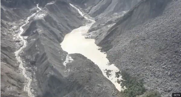 'High risk' of lake breaching and causing second flood, warns China