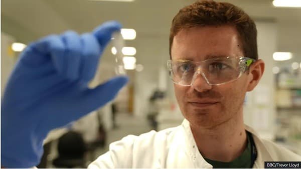 UK begins trials of Ebola vaccine developed in just eight weeks